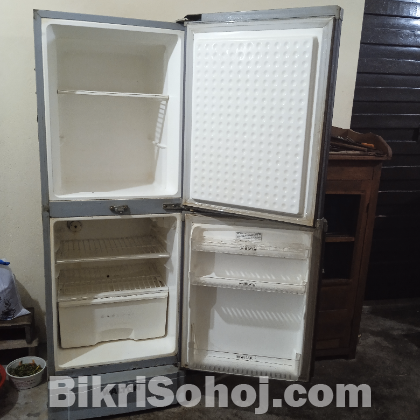রেফ্রিজারেটর